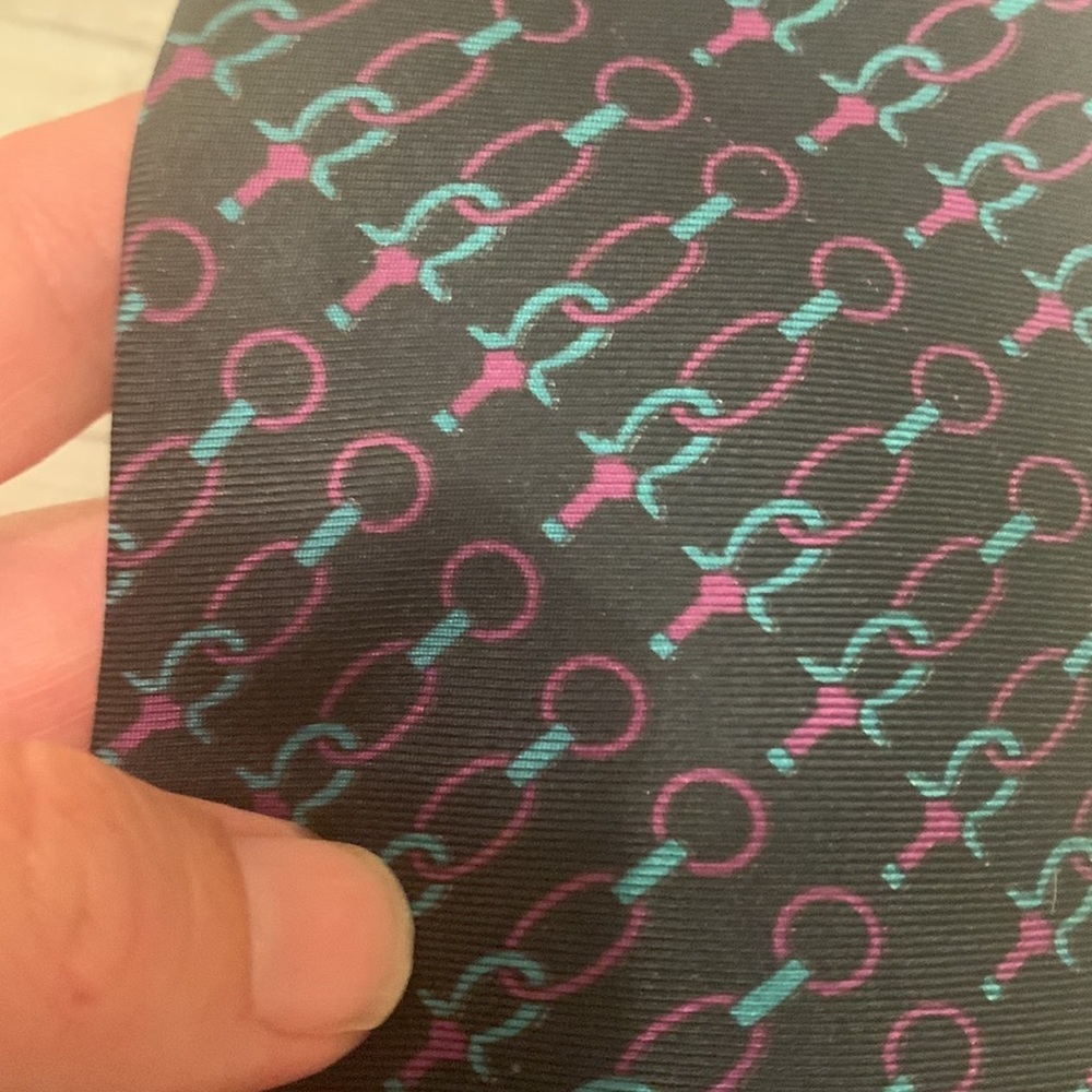 Bert Pulitzer 100%. silk tie - Picture 2 of 3